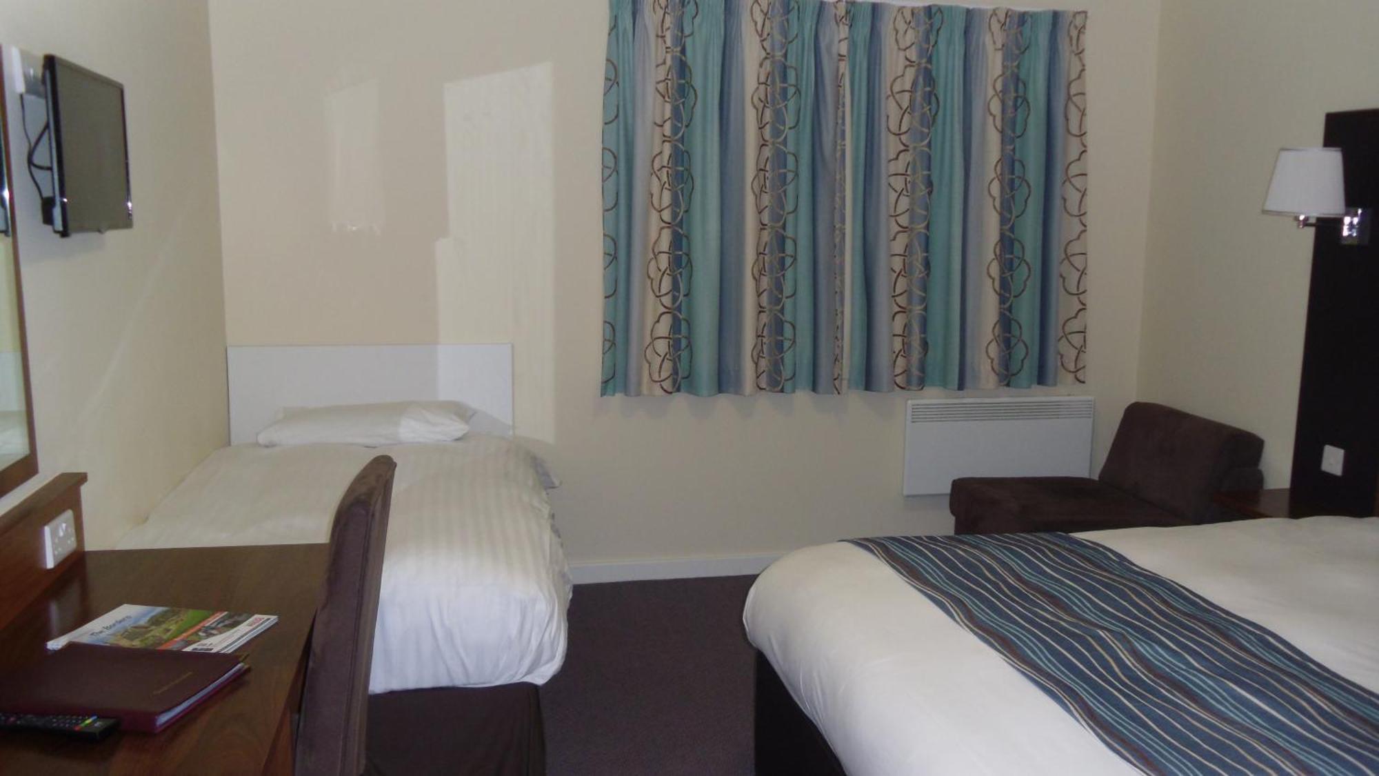 Eyesleepover Eyemouth Extérieur photo